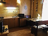 двухкомнатный с кухней, кондиционером и своим двориком (парковкой) двухкомнатный с кухней, кондиционером и своим двориком (парковкой)